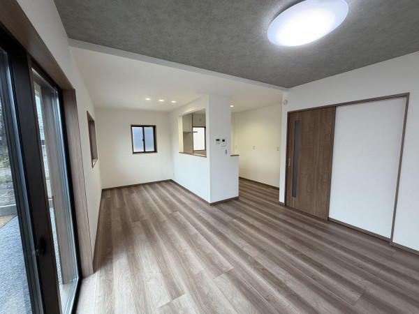 北本市中丸、新築一戸建ての居間画像です