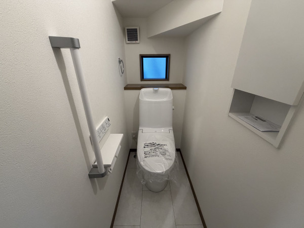 北本市中丸、新築一戸建てのトイレ画像です