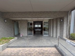あま市新居屋、マンションのエントランス画像です
