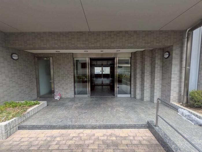 あま市新居屋、マンションのエントランス画像です