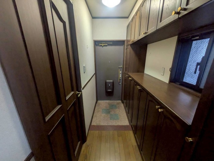 北名古屋市鹿田天王山、マンションの玄関画像です