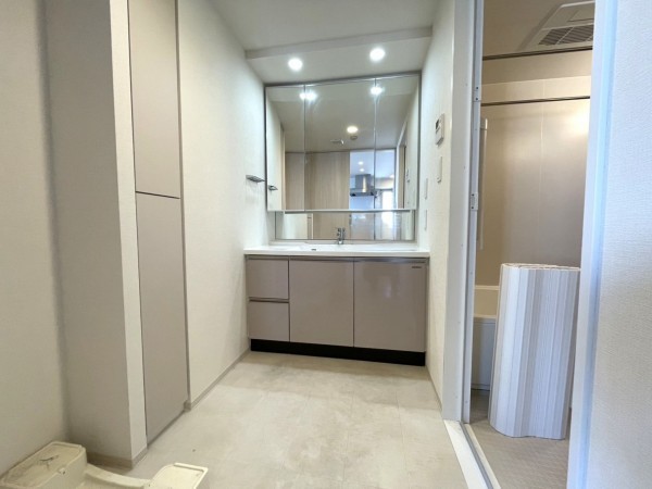 船橋市前原西、マンションの洗面画像です