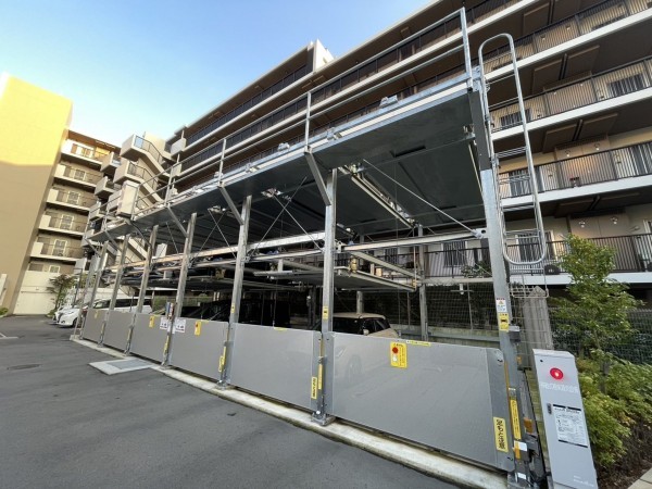 船橋市前原西、マンションの駐車場画像です