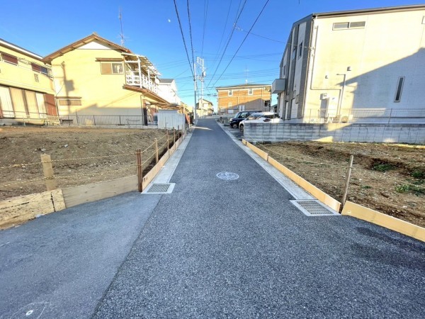船橋市二宮、土地の前面道路を含む現地写真画像です