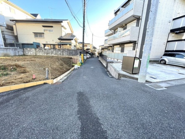 船橋市二宮、土地の前面道路を含む現地写真画像です