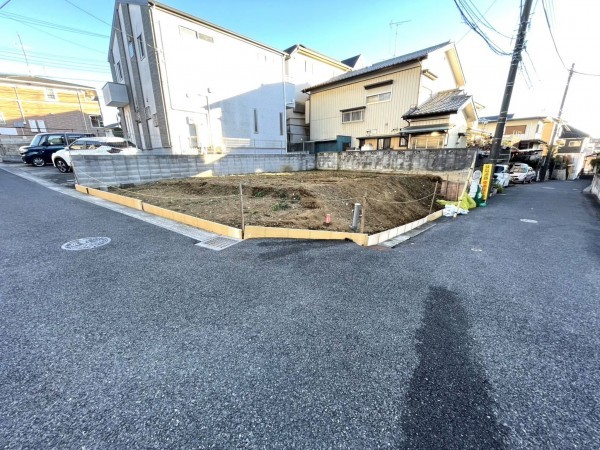 船橋市二宮、土地の前面道路を含む現地写真画像です
