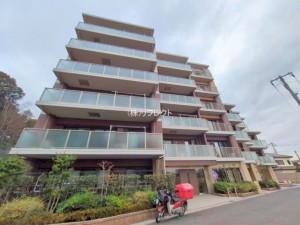 流山市向小金、マンションの画像です