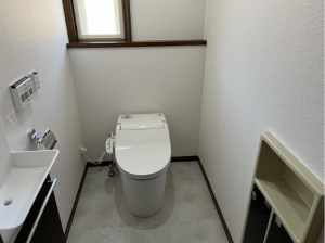 福山市新市町大字常、中古一戸建てのトイレ画像です