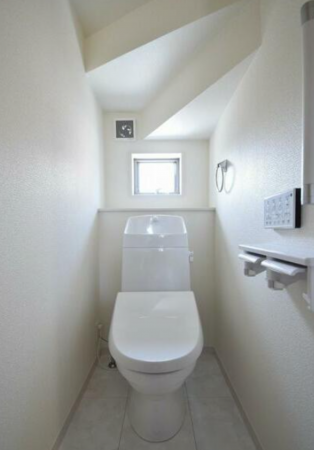 福山市加茂町大字下加茂、新築一戸建てのトイレ画像です