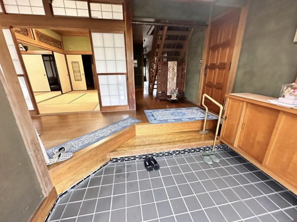 福山市駅家町大字万能倉、中古一戸建ての玄関画像です