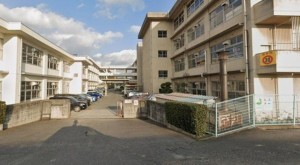 福山市御幸町大字上岩成、土地の中学校画像です