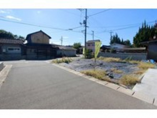 福山市御幸町大字上岩成、土地の前面道路を含む現地写真画像です