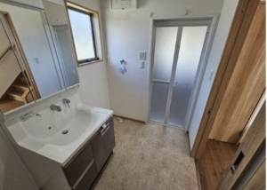 福山市、中古一戸建ての洗面画像です