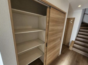 福山市、中古一戸建ての玄関画像です