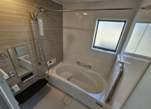 福山市、中古一戸建ての風呂画像です