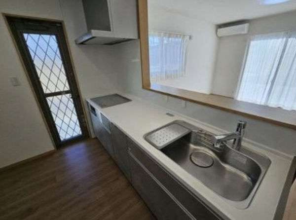 福山市、中古一戸建てのキッチン画像です