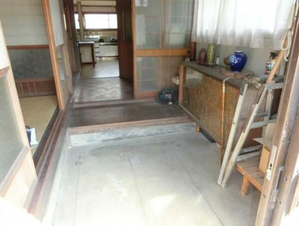 福山市芦田町大字福田、中古一戸建ての玄関画像です