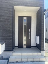 府中市元町、中古一戸建ての玄関画像です