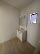 府中市元町、中古一戸建ての洗面画像です