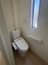 府中市元町、中古一戸建てのトイレ画像です