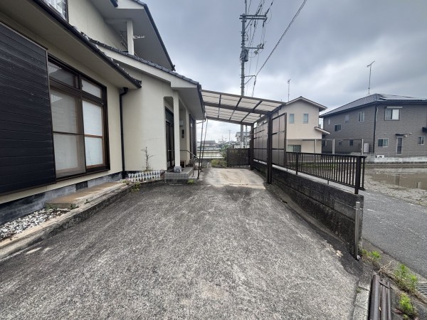 福山市駅家町大字法成寺、中古一戸建ての駐車場画像です