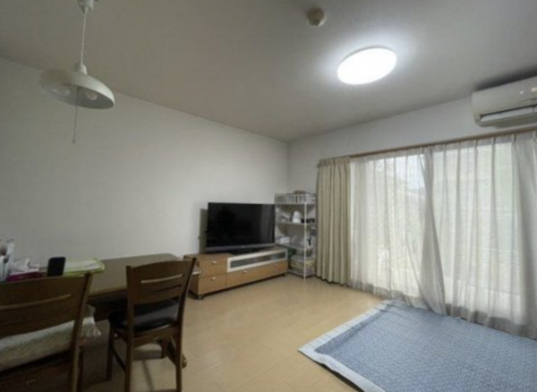 福山市、マンションの居間画像です