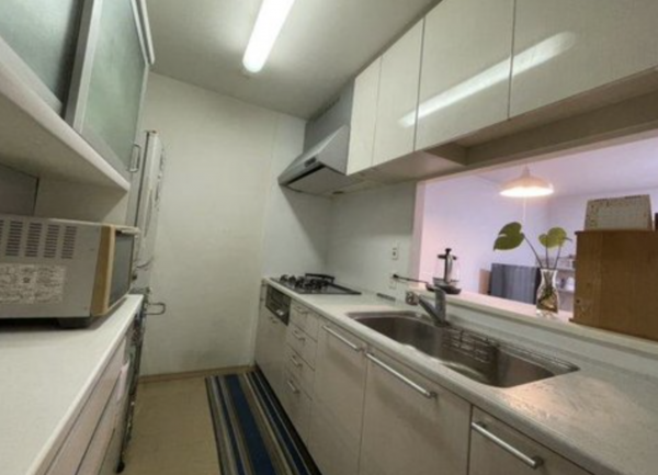 福山市、マンションのキッチン画像です
