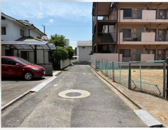 福山市春日町、土地の前面道路を含む現地写真画像です