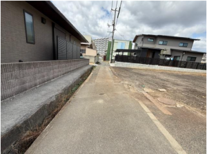 福山市野上町、土地の前面道路を含む現地写真画像です