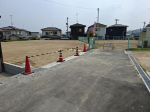 福山市坪生町、土地の前面道路を含む現地写真画像です