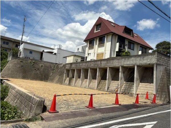 福山市高美台、土地の前面道路を含む現地写真画像です