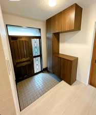 福山市坪生町、中古一戸建ての玄関画像です