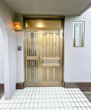 福山市坪生町、中古一戸建ての玄関画像です