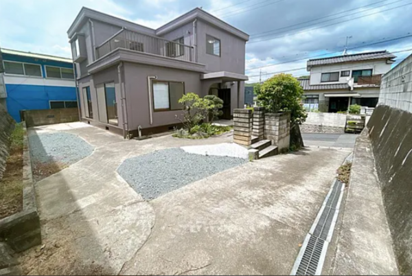 福山市坪生町、中古一戸建ての外観画像です