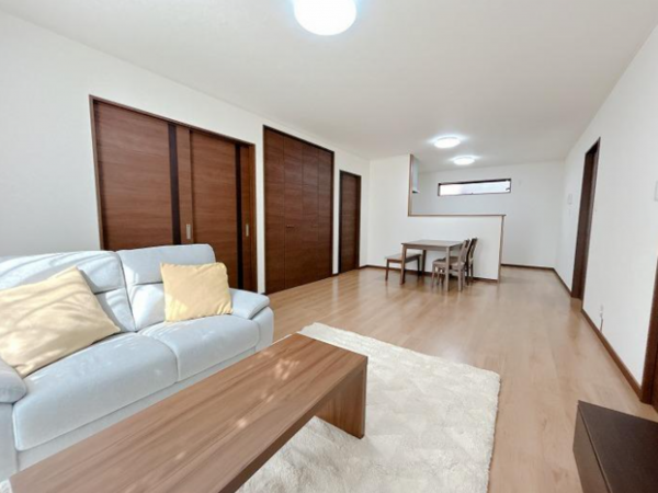 福山市柳津町、中古一戸建ての居間画像です