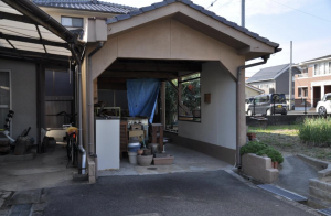 福山市御幸町大字上岩成、中古一戸建ての駐車場画像です