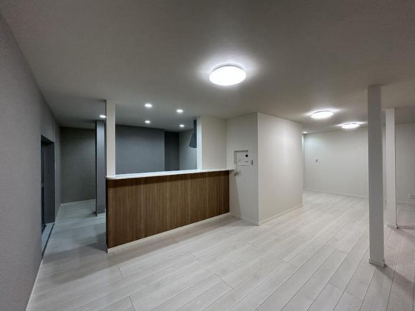 福山市能島、中古一戸建ての居間画像です