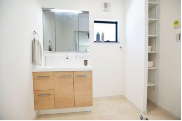 福山市神村町、中古一戸建ての洗面画像です