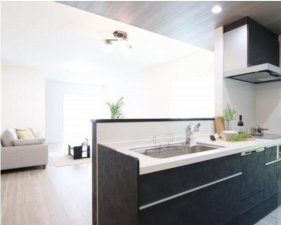 福山市南蔵王町、新築一戸建てのキッチン画像です