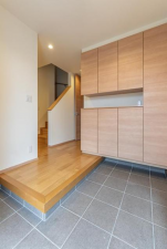 福山市新涯町、中古一戸建ての玄関画像です