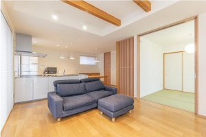 福山市新涯町、中古一戸建ての居間画像です