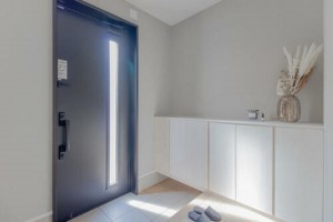 福山市千代田町、新築一戸建ての玄関画像です