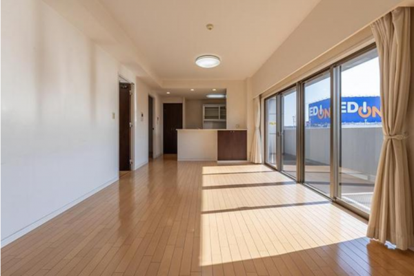 福山市入船町、マンションの居間画像です