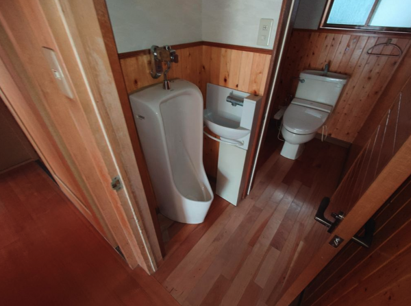 福山市新市町大字戸手、中古一戸建てのトイレ画像です