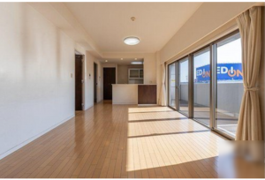 福山市入船町、マンションの居間画像です