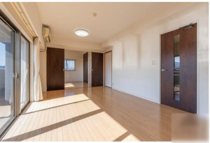 福山市入船町、マンションの居間画像です