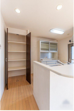 福山市入船町、マンションのキッチン画像です