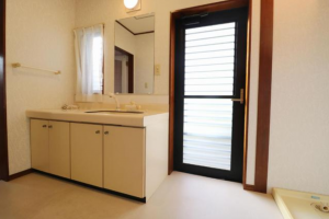 福山市明王台、中古一戸建ての洗面画像です