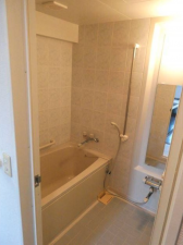 福山市東深津町、マンションの風呂画像です