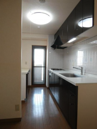 福山市東深津町、マンションのキッチン画像です